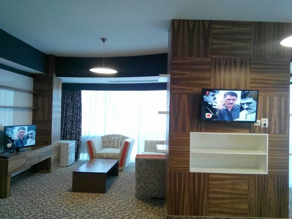 Hotel Oltenia クラヨーヴァ エクステリア 写真