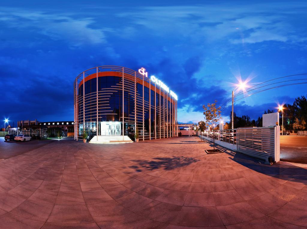 Hotel Oltenia クラヨーヴァ エクステリア 写真