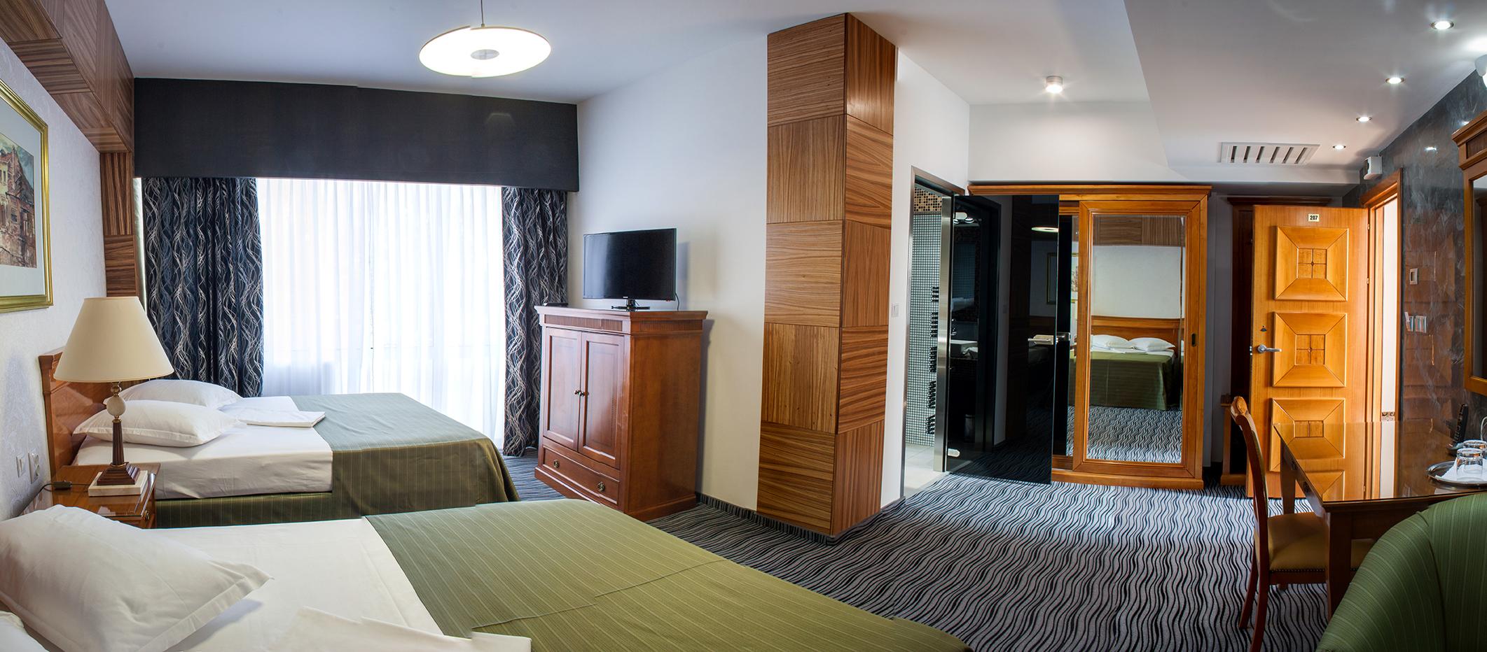 Hotel Oltenia クラヨーヴァ エクステリア 写真