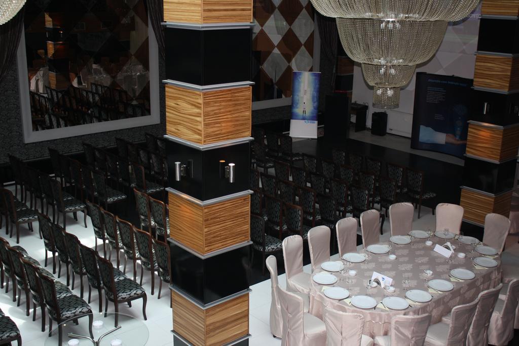 Hotel Oltenia クラヨーヴァ エクステリア 写真