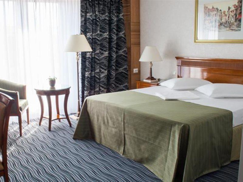 Hotel Oltenia クラヨーヴァ エクステリア 写真