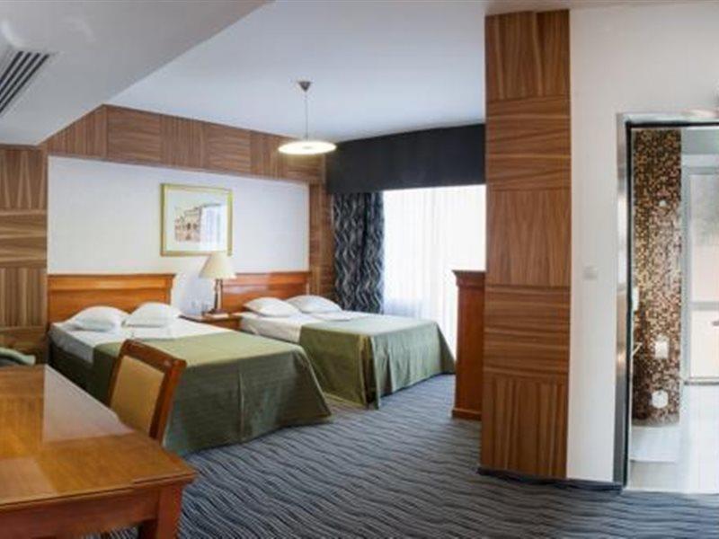 Hotel Oltenia クラヨーヴァ エクステリア 写真