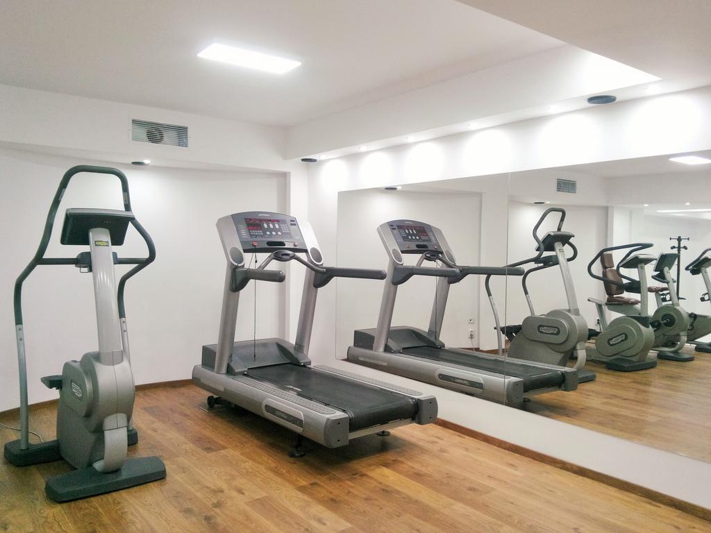 Hotel Oltenia クラヨーヴァ エクステリア 写真