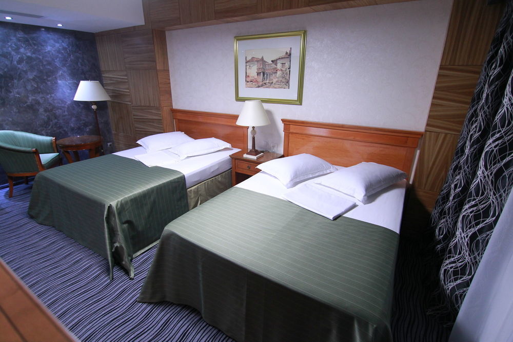 Hotel Oltenia クラヨーヴァ エクステリア 写真